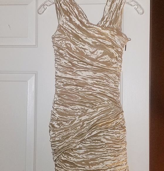 Gorgeous Nicole Miller Dress- Cream - Picture 1 of 4